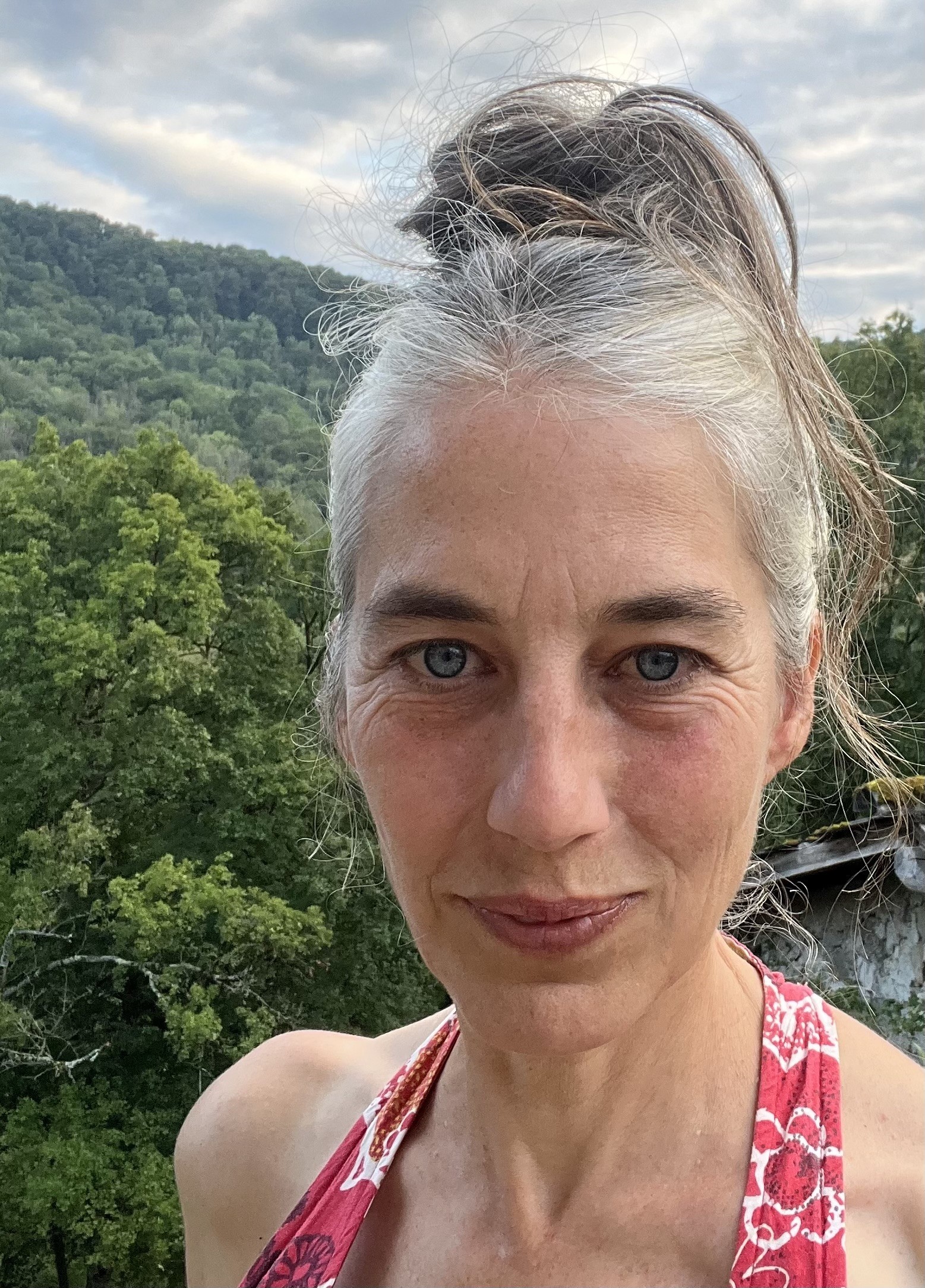 Élise, praticienne de la Méthode Feldenkrais® à l'Espace Tivoli